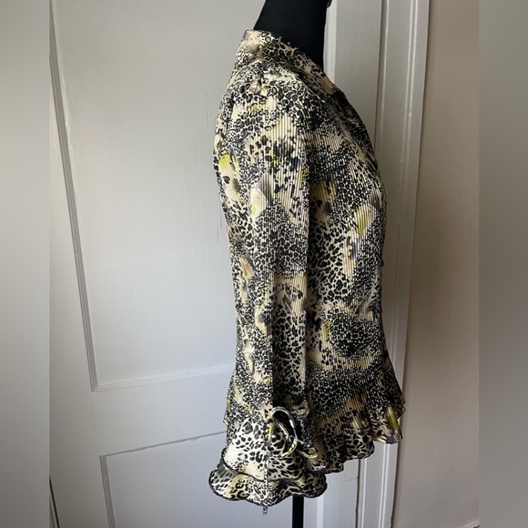 Essentials by Milano Black and White Ruffled Button Down Blouse - Picture 6 of 6